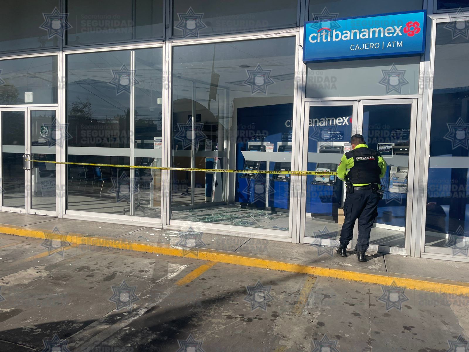 Rompen cristal en Banamex de la 24 Sur; investigan posible robo o vandalismo