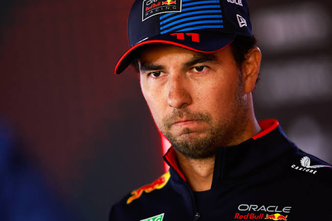 Checo Pérez dejará la escudería de Red Bull en enero