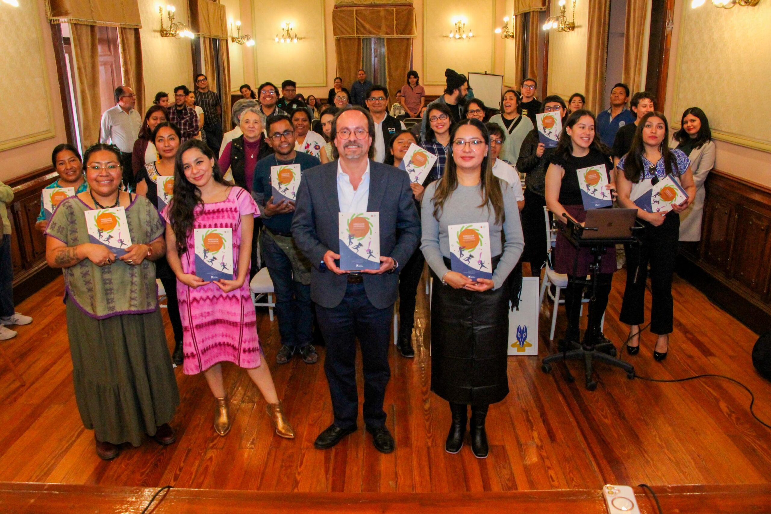 Cultura Presenta la Segunda Edición del Libro “Arrullo de Luciérnagas”