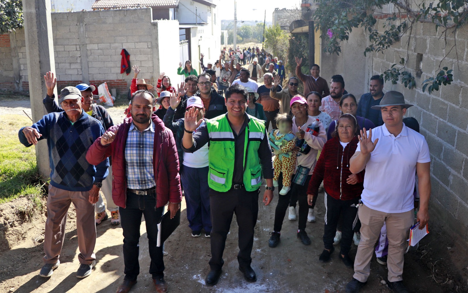 Omar Muñoz continúa arranque de obras en Cuautlancingo