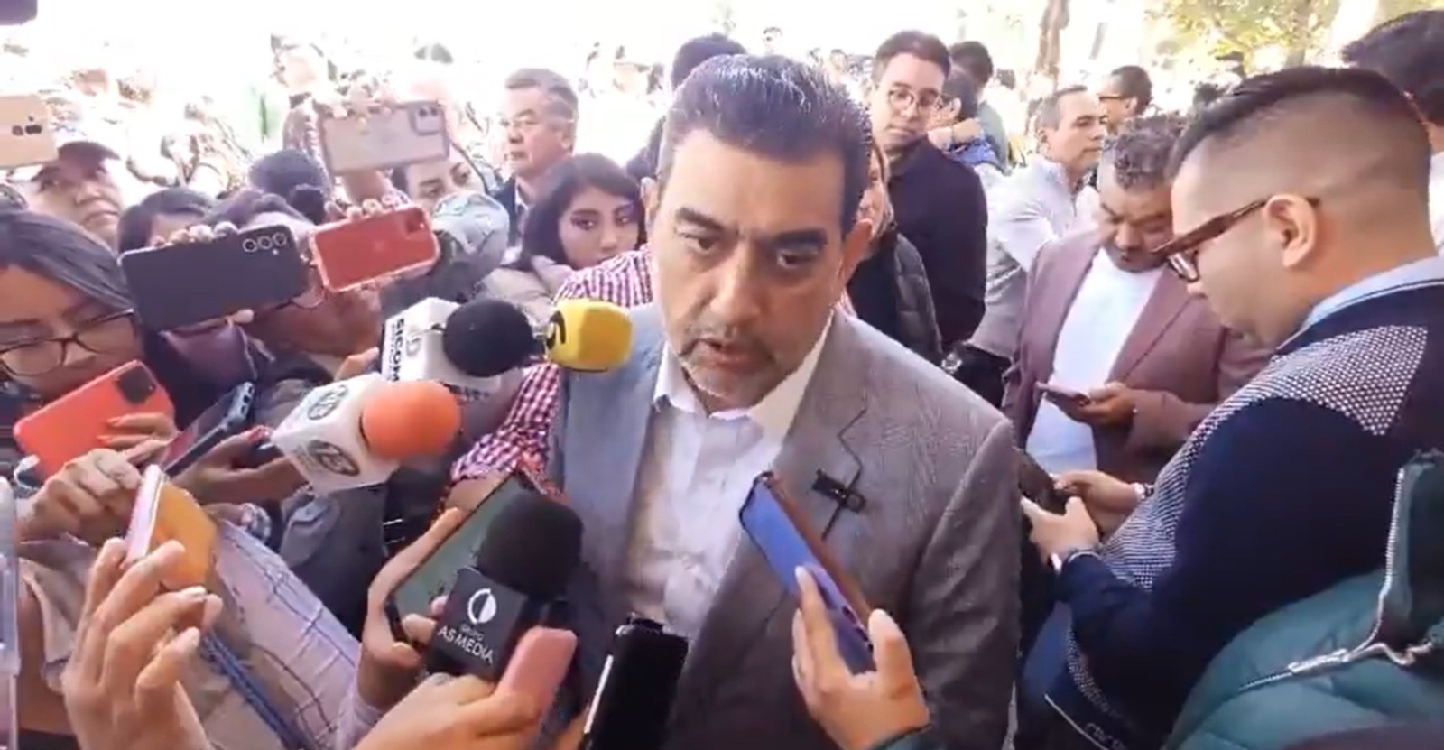 Asegura Sergio Salomón que su gobierno sostiene diálogo con Transportistas