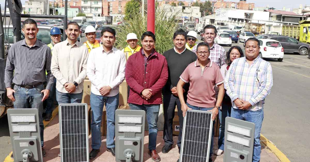 Arranca Omar Muñoz programa de luminarias solares en Cuautlancingo