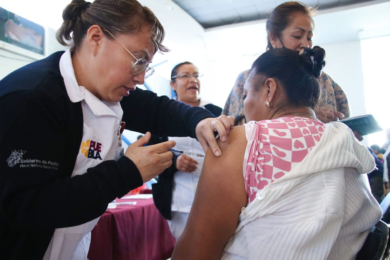 Convoca Salud a vacunarse contra Influenza y COVID-19 en esta temporada invernal