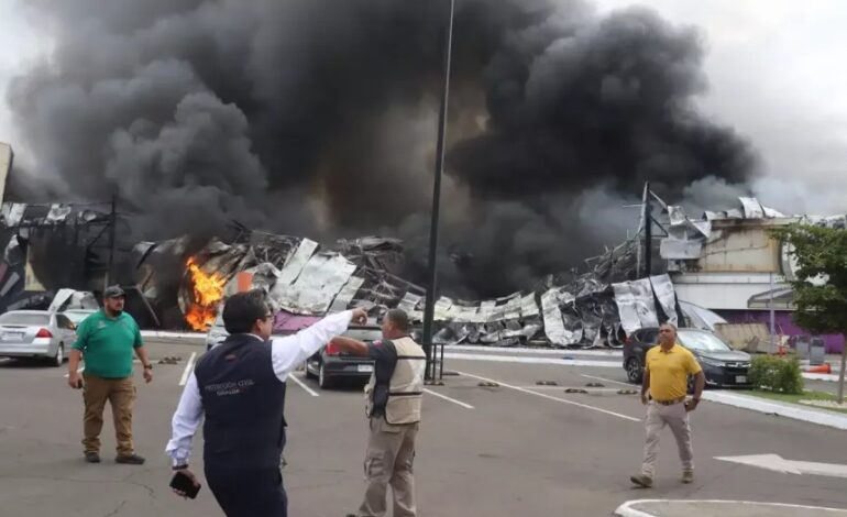 Se incendia Plaza Cinépolis en Culiacán, Sinaloa