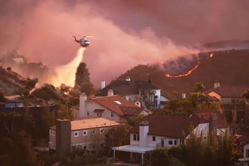 ¡Los Ángeles declara estado de emergencia ante una serie de incendios sin control!