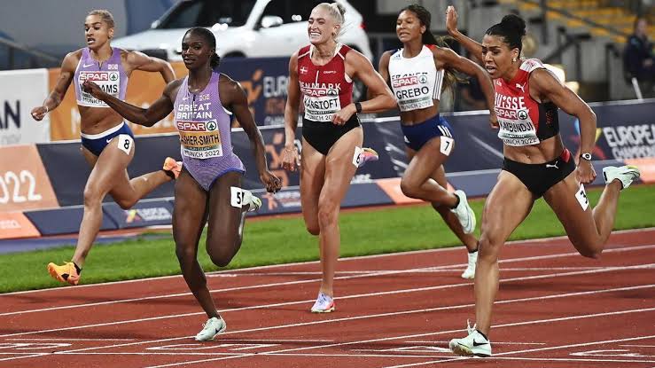 EE.UU. aprueba ley que prohíbe a atletas trans competir en deportes femeninos