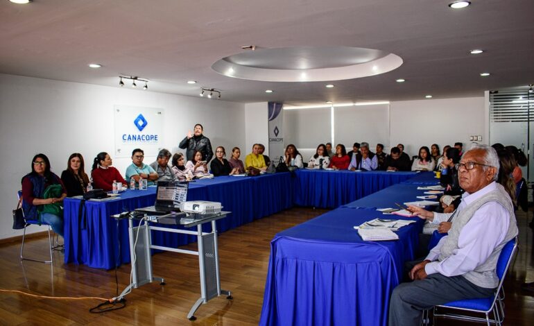 Presenta Gobierno de la Ciudad servicios empresariales a CANACOPE