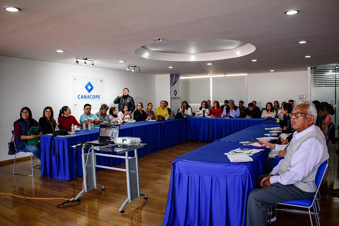 Presenta Gobierno de la Ciudad servicios empresariales a CANACOPE