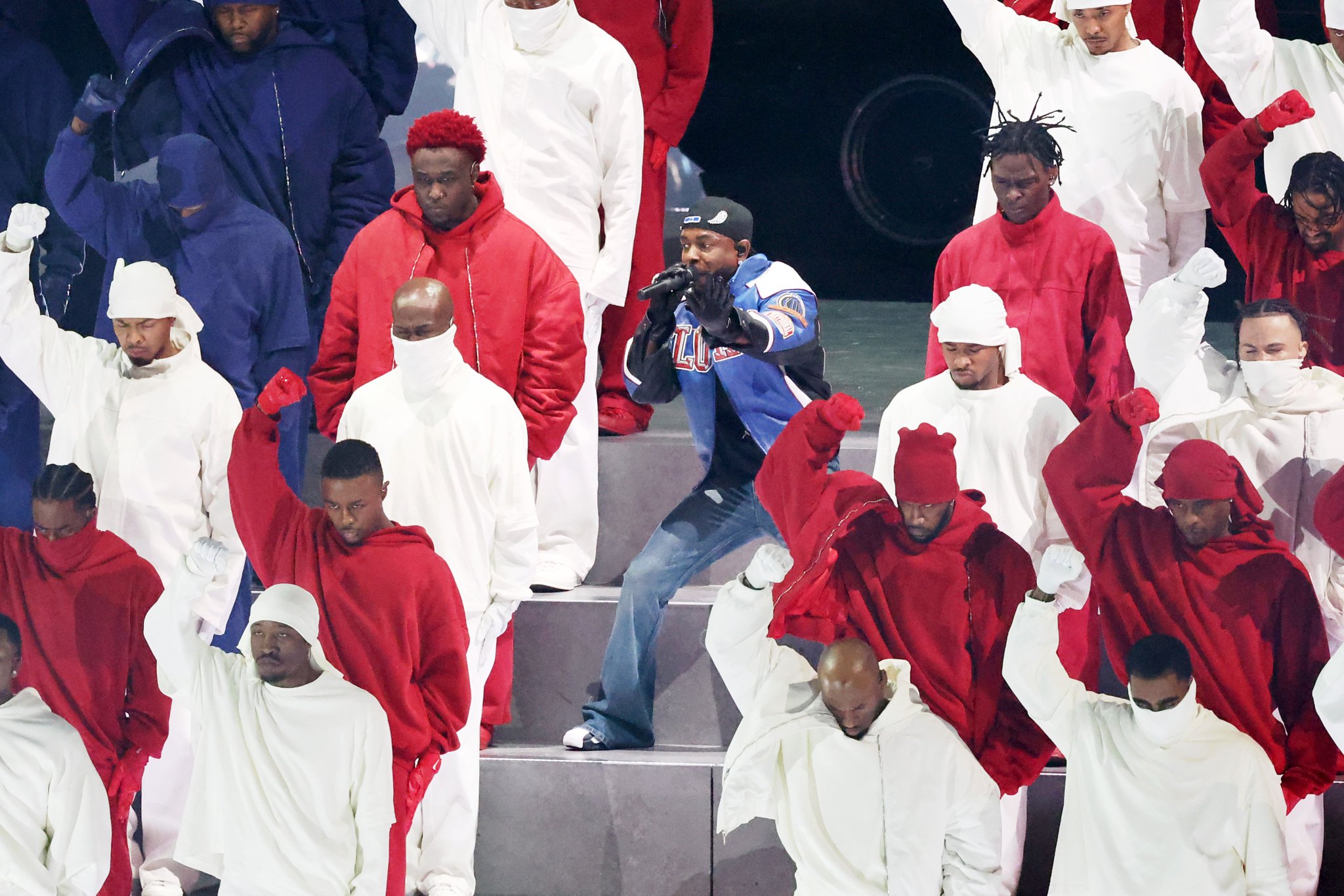 ¡Kendrick Lamar arrasa en el escenario del Super Bowl 2025!