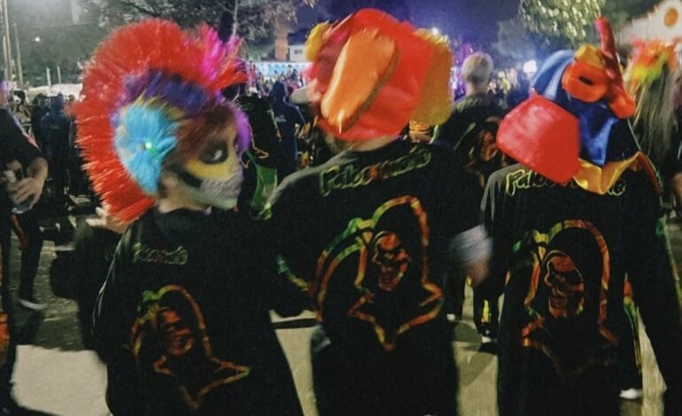 Pasean de incógnito Shakira e hijos en carnaval de Colombia