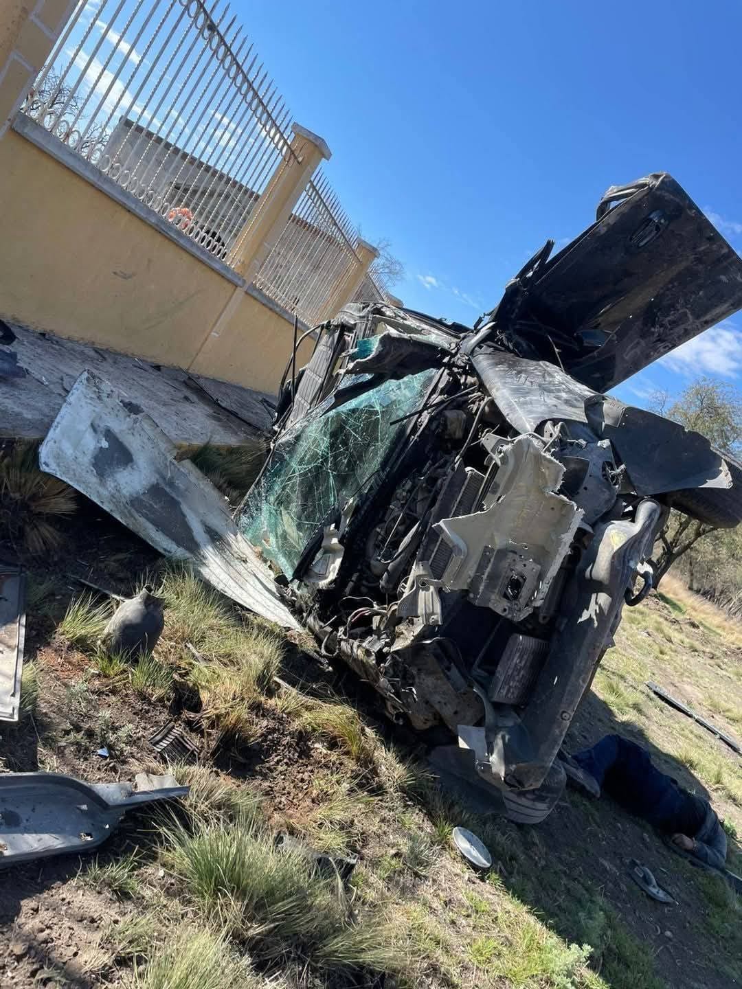 Volcadura deja dos muertos y dos heridos en Acajete