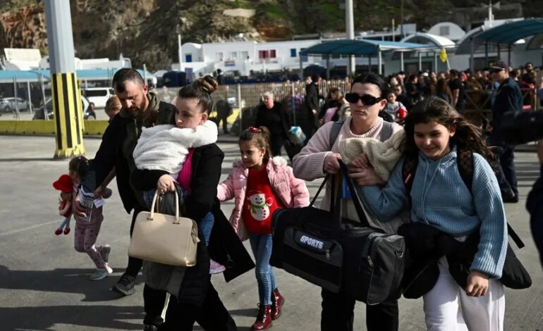 Santorini, Grecia: 9,000 personas huyen por temor a terremotos de hasta 4.8 de magnitud