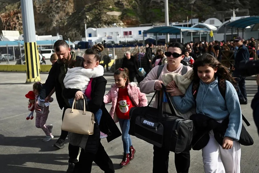 Santorini, Grecia: 9,000 personas huyen por temor a terremotos de hasta 4.8 de magnitud